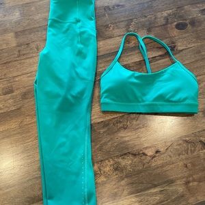 Lululemon emerald ice legging and sports bra set
